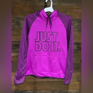 Nike woman’s therma fit hoodie size medium